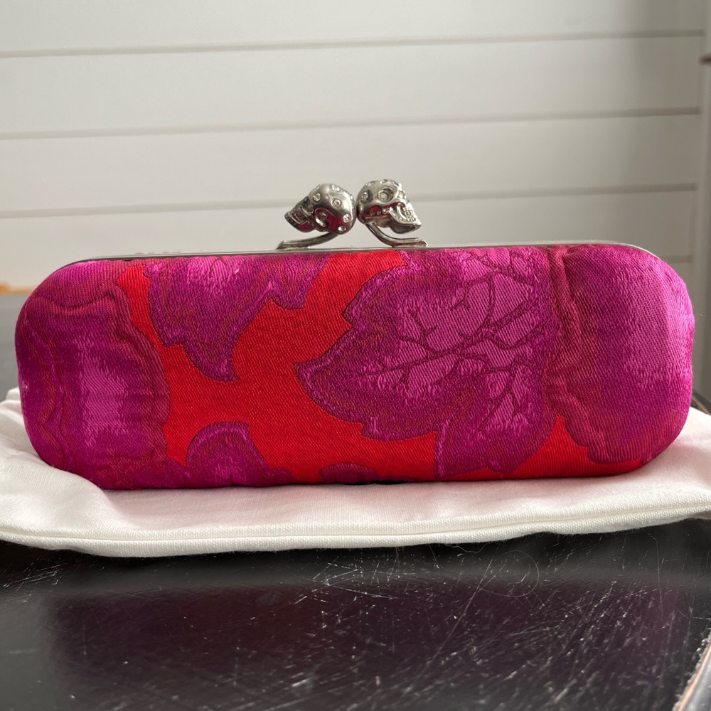 ALEXANDER MCQUEEN Double Skull Clutch
